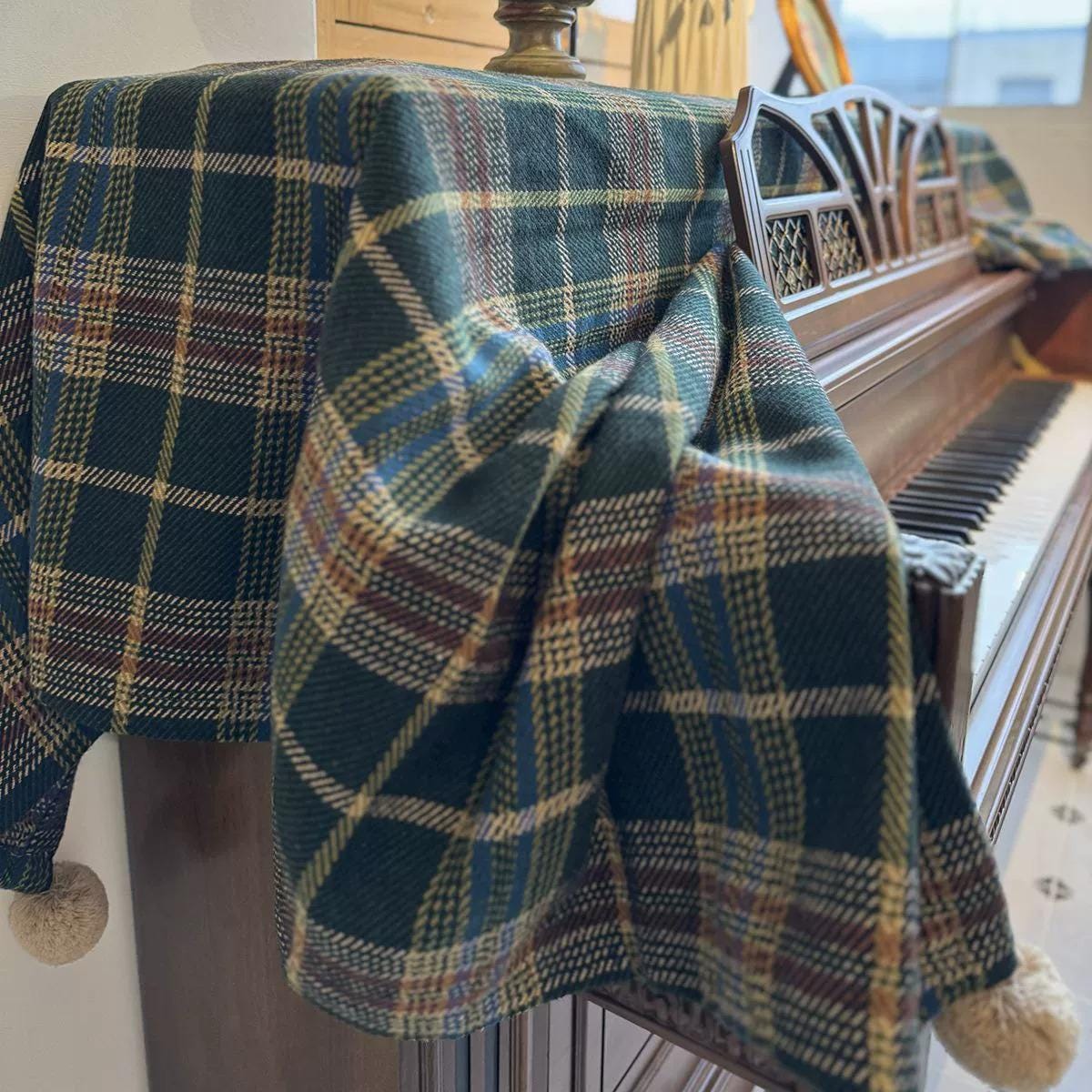 Wool Blend Tartan Piano Cover: British Plaid Piano Throw - 140x200cm