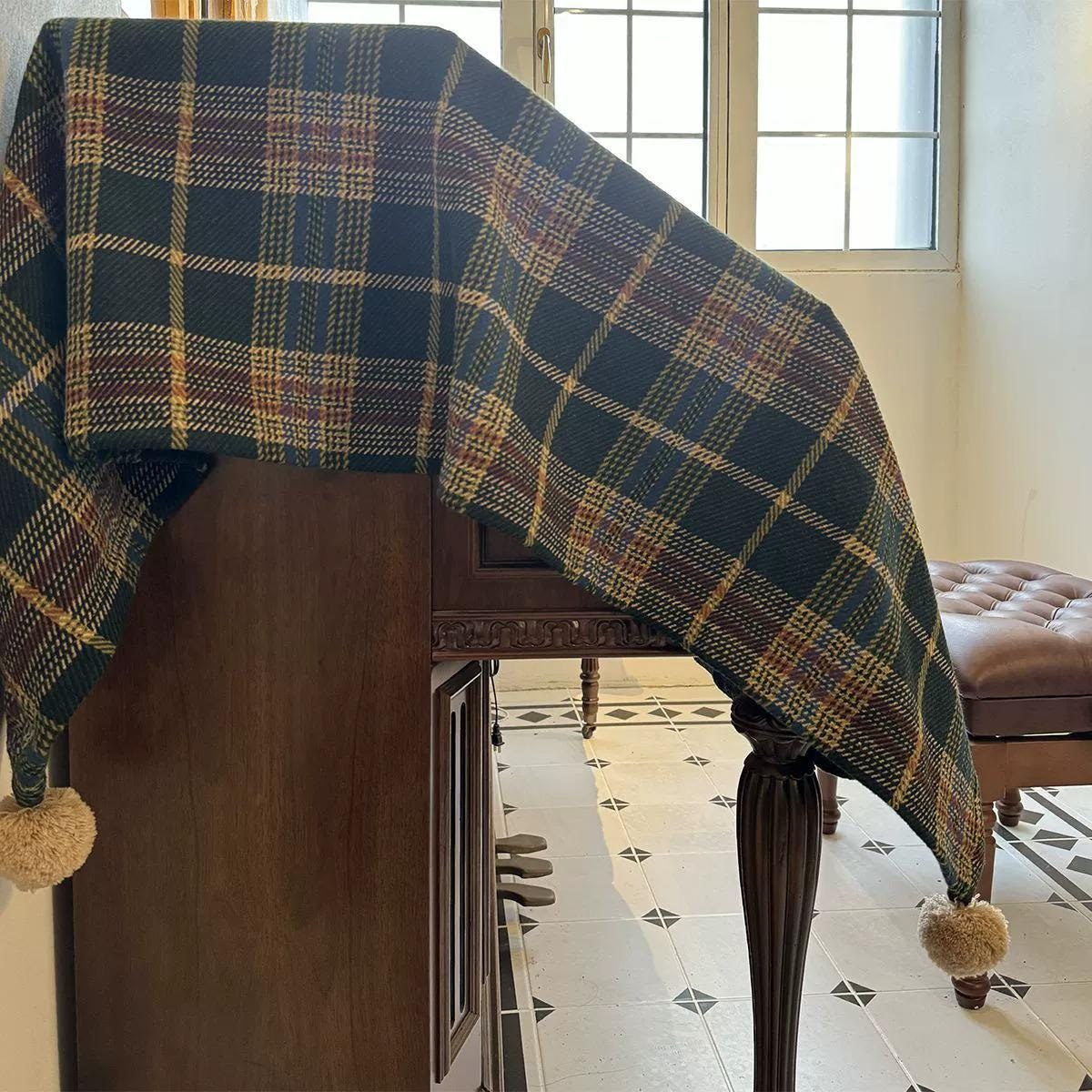 Wool Blend Tartan Piano Cover: British Plaid Piano Throw - 140x200cm