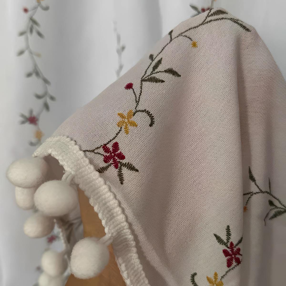 French Country Floral Cafe Curtain: Pom Pom Trim, Width 140cm (55")，Height 40-260cm (16-102")