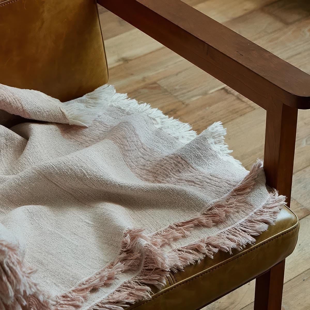 Dusty Pink Jacquard Woven Throw: Linen Cotton Woven Frayed Blanket (245x250cm)