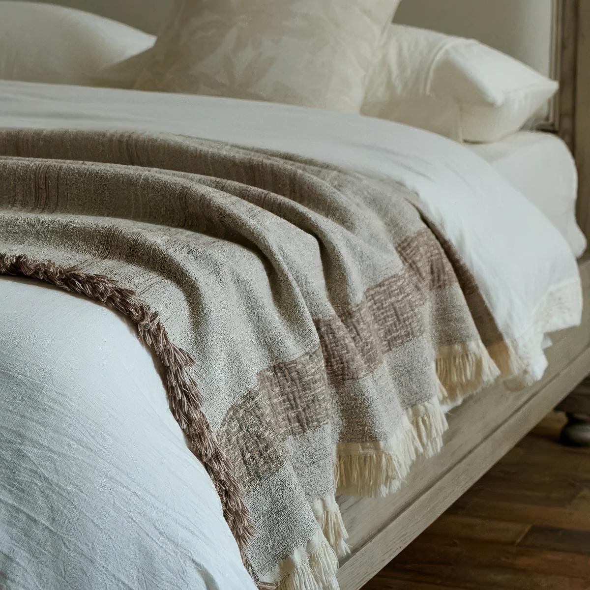 Oversized Linen Cotton Bed Throw: Jacquard Woven Frayed Blanket (245x250cm)